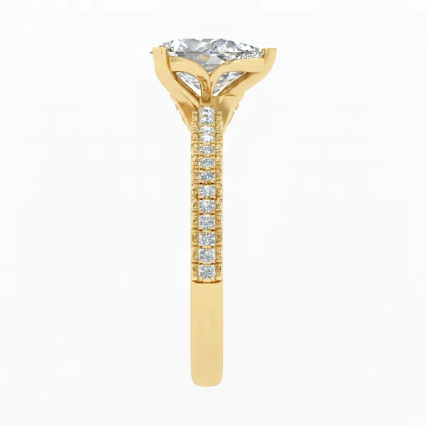Gleaming Sovereign Diamond Ring - View 4